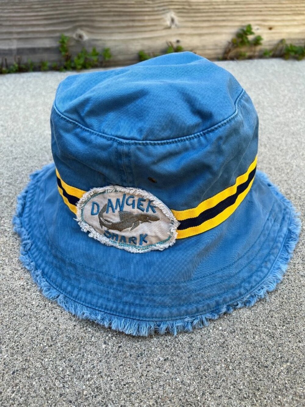 MINI BODEN Danger Shark Bucket Hat Boys XL Blue Cap